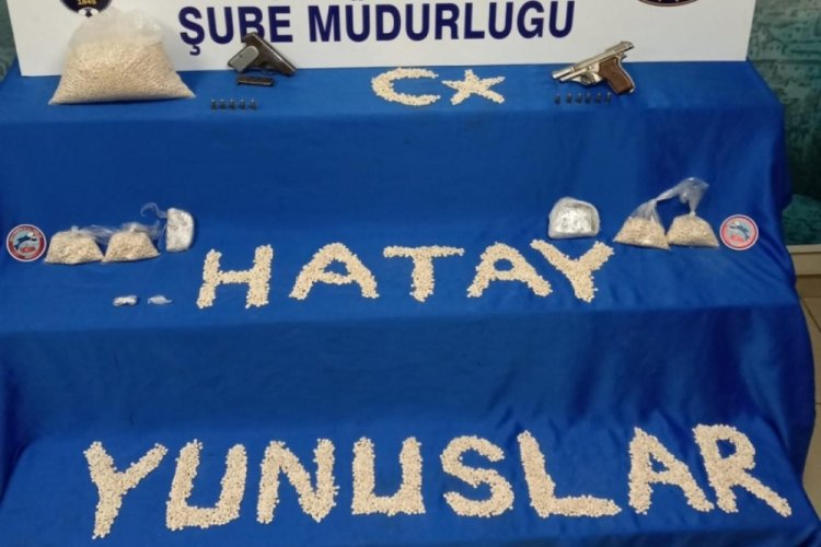 Hatay'da 30 bin 500 uyuşturucu hap ve silahlarla yakalandılar