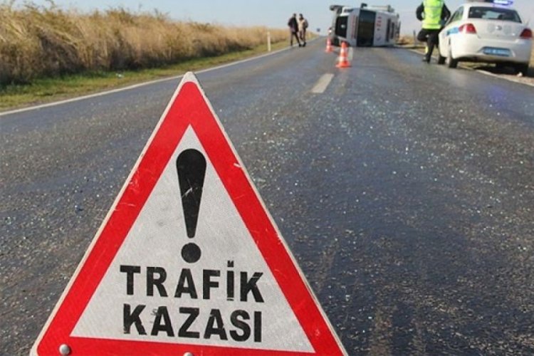 Kocaeli'de bariyere saplanan otomobilin s&uuml;r&uuml;c&uuml;s&uuml; hayatını kaybetti