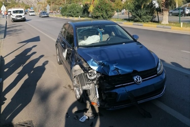 Muğla'da otomobilin &ccedil;arptığı motosiklet s&uuml;r&uuml;c&uuml;s&uuml; hayatını kaybetti