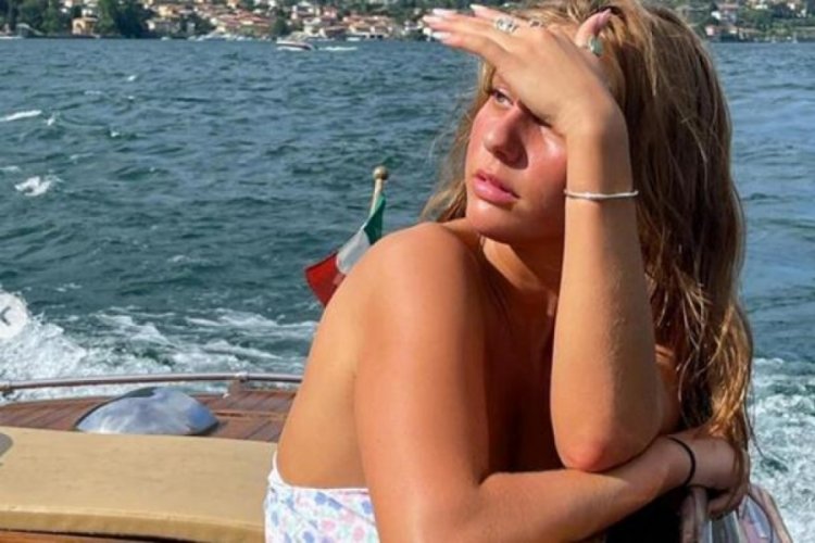 &Uuml;nl&uuml; fenomen hakkında şok iddia: Erkek arkadaşını bı&ccedil;akladı