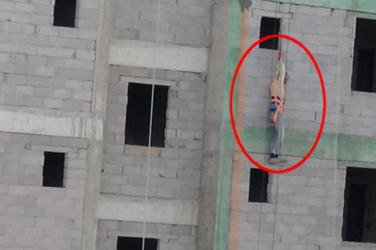 Yaşamla &ouml;l&uuml;m arasında asılı kaldı: Emniyet halatı hayata bağladı