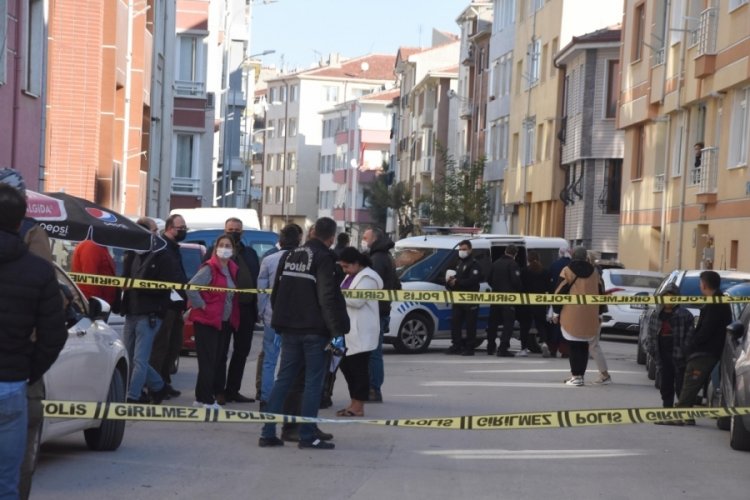 Eskişehir'de okul servisine ateş açtı! Kurşun sokaktan geçen kadını yaraladı