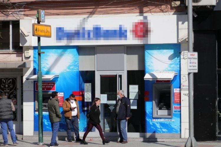 Eskişehir'de bir banka şubesine koronavirüs nedeniyle ara verildi