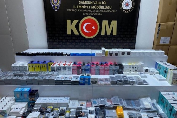 Samsun'da 925 ka&ccedil;ak telefon aksesuarına ele ge&ccedil;irildi