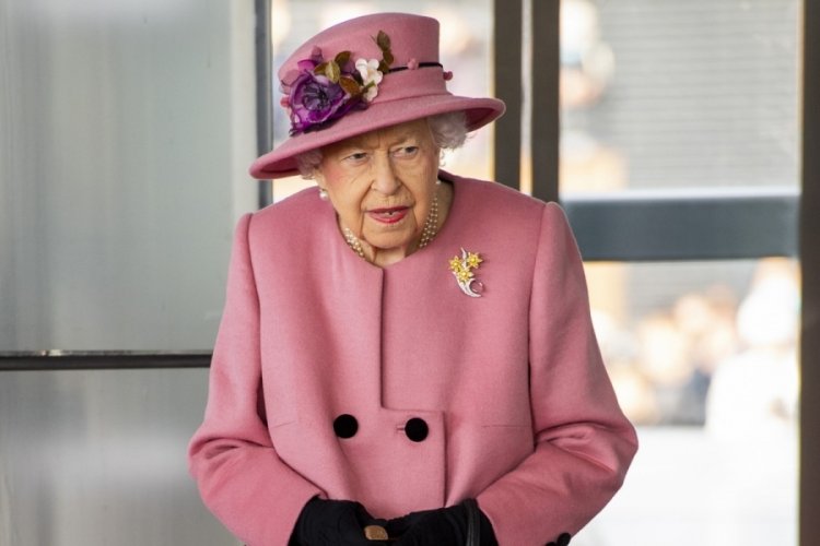Buckingham Sarayı: Kraliçe Elizabeth, geceyi hastanede geçirdi