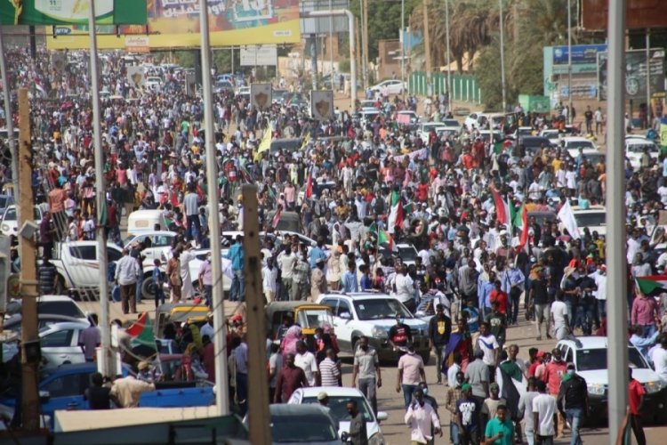 Sudan karıştı: H&uuml;k&uuml;met karşıtı protestolarda 23 kişi yaralandı
