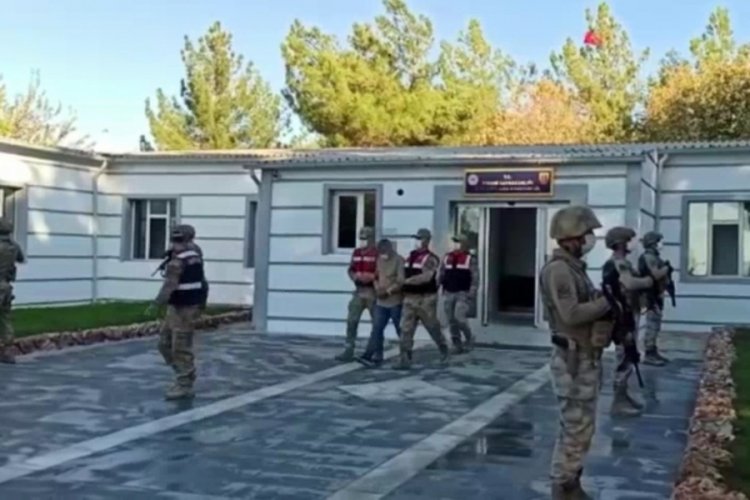 Diyarbakır'da hapisle aranan h&uuml;k&uuml;ml&uuml;,&nbsp;jandarma operasyonuyla yakalandı&nbsp;