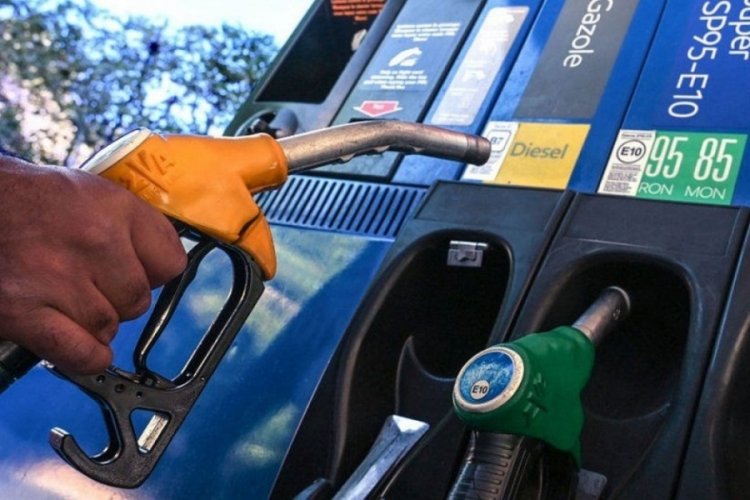 Fransa, yakıt fiyatlarındaki artışa karşı vatandaşlara 100 Euro dağıtacak
