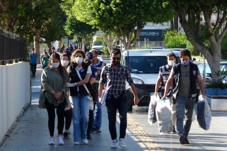 Antalya'da mont &ccedil;alan 2 kadın tutuklandı