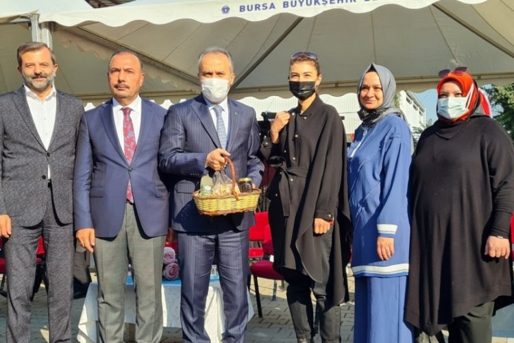 Bursa'da 'Deveci Armudu Hasat Etkinliği' yoğun ilgi g&ouml;rd&uuml;!