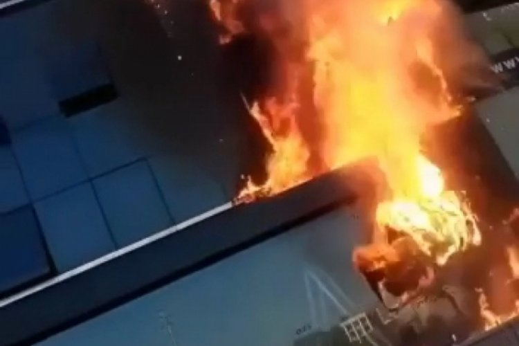 İstanbul'da korkutan yangın! iş yerinin dış cephesi alev alev yandı