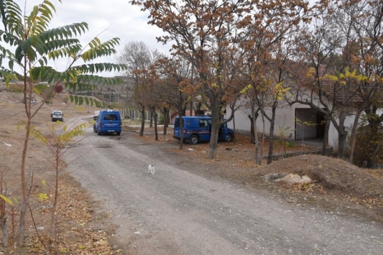 &Ccedil;orum'da hırsızlık zanlılarını kullandıkları ara&ccedil; yakalattı