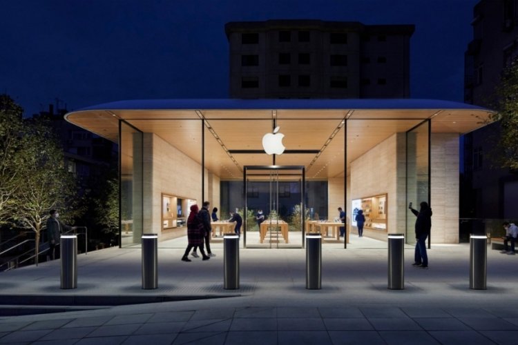 Apple CEO'su Tim Cook Apple Bağdat Caddesi'nin a&ccedil;ılışını kutladı