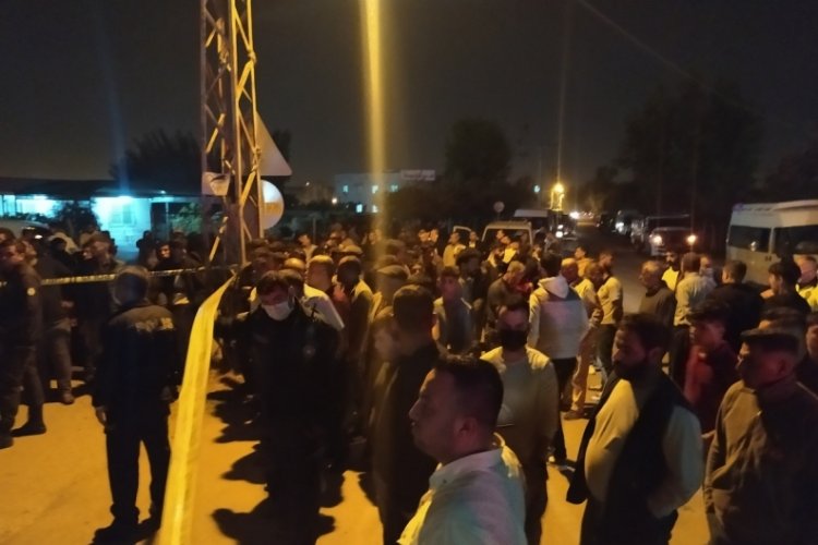 Kamyonetle &ccedil;arpışan motosiklet s&uuml;r&uuml;c&uuml;s&uuml; hayatını kaybetti! Yakınları kriz ge&ccedil;irdi