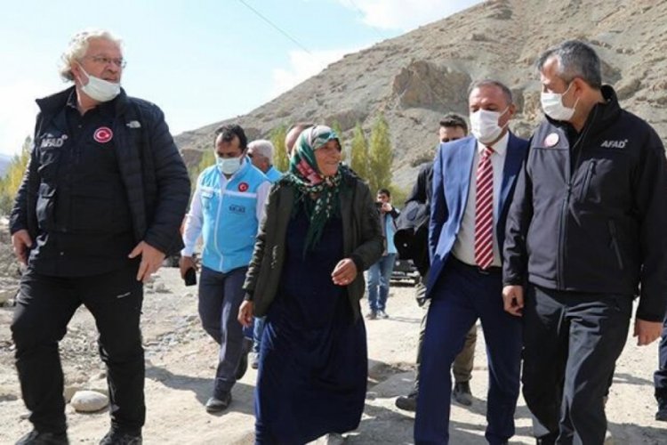 AFAD Başkanı Sezer Van'da sel b&ouml;lgesinde inceleme yaptı