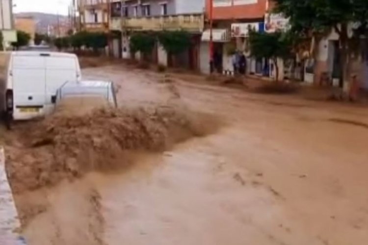 Cezayir'i sel vurdu: Evler sular altında kaldı