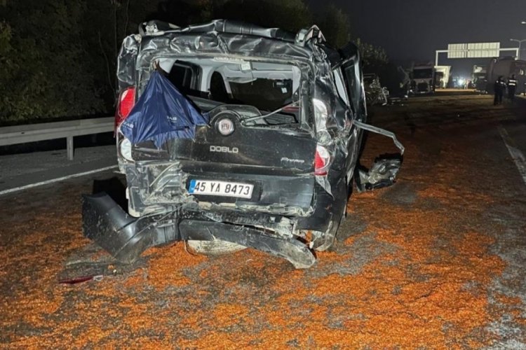 Bursa yolunda sal&ccedil;a kazaya sebep oldu! 18 ara&ccedil; &ccedil;arpıştı: 1 &ouml;l&uuml; 10 yaralı