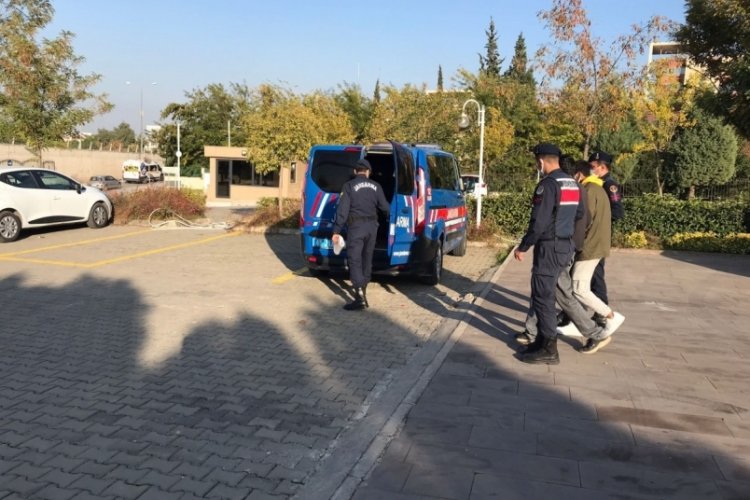Camilerden halı &ccedil;alan ş&uuml;pheliler tutuklandı