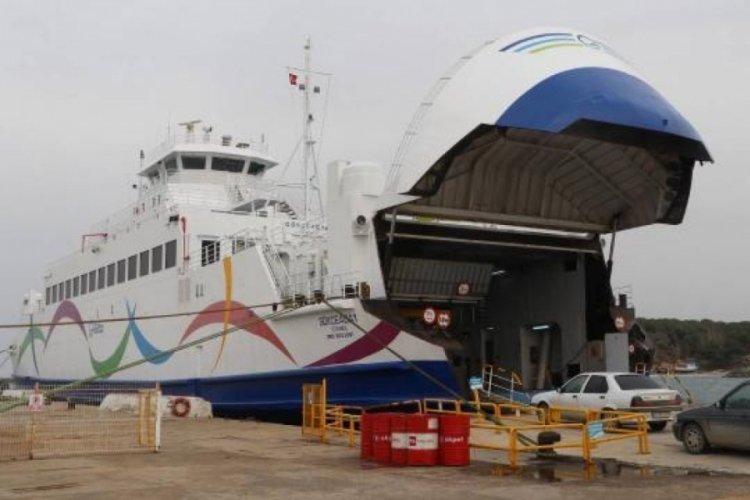 &Ccedil;anakkale G&ouml;k&ccedil;eada'da deniz ulaşımına fırtına engeli