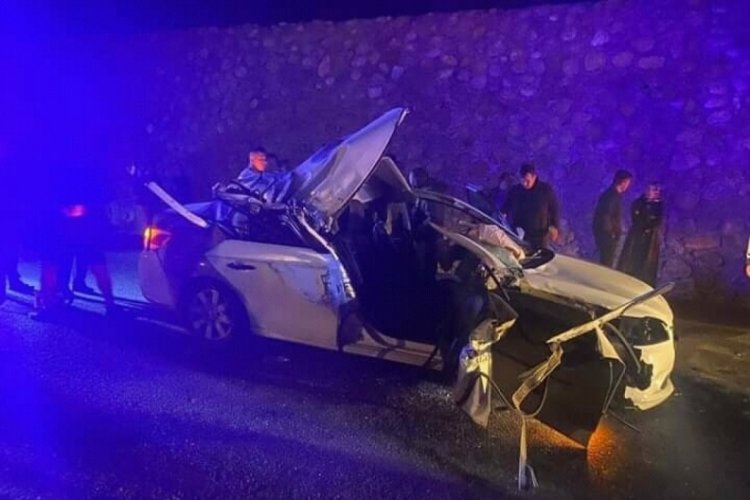 CHP'li başkanın aracı kamyonla &ccedil;arpıştı: 1 &ouml;l&uuml;, 2 yaralı