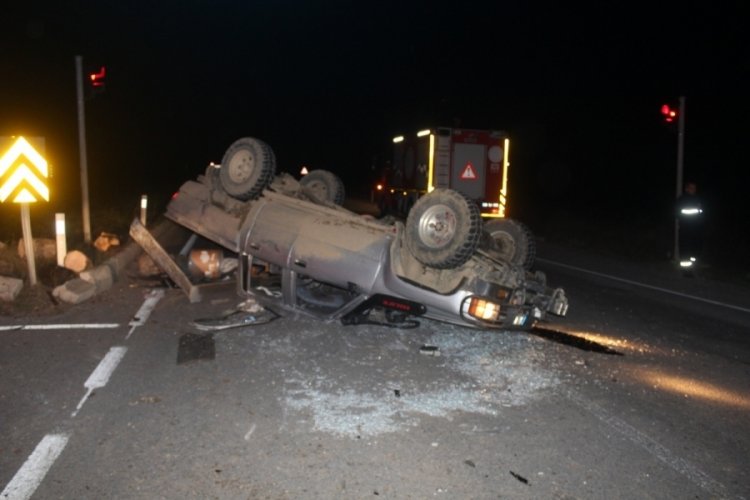 Tekirdağ'da otomobille &ccedil;arpışan kamyonet kullanılamaz hale geldi