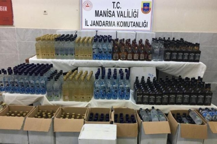 Manisa'da tam 701 şişe ka&ccedil;ak i&ccedil;ki ele ge&ccedil;irildi