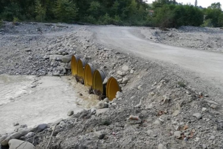 Sinop'ta sağanak yağış nedeniyle ge&ccedil;ici k&ouml;pr&uuml; ulaşıma kapatıldı