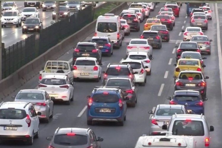 İstanbul'da haftanın ilk iş g&uuml;n&uuml; trafik yoğunluğu