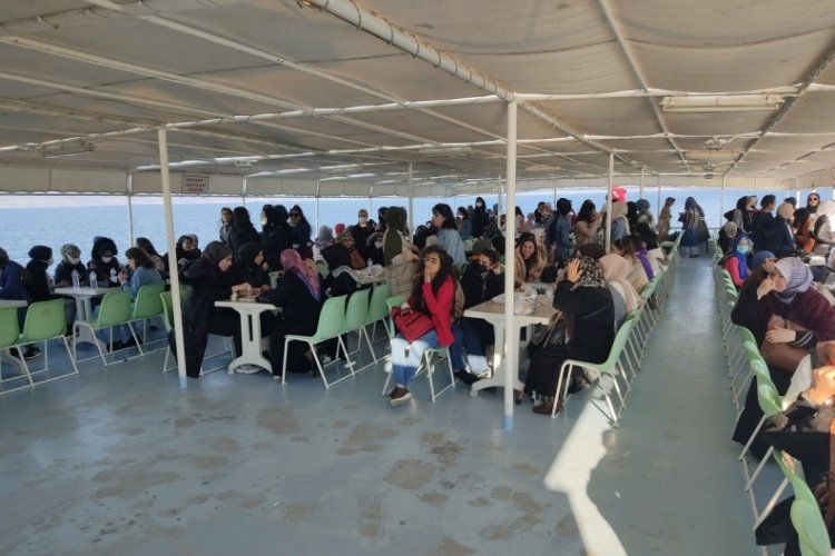 Bursa 'Mavi Tur' seferleri, bu kez &uuml;niversitelileri ağırladı