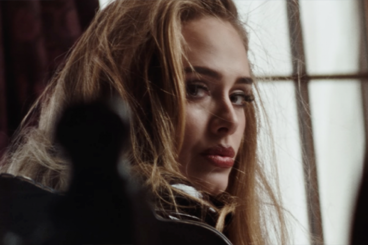 Şarkıcı Adele, Easy On Me ile rekor &uuml;st&uuml;ne rekor kırıyor