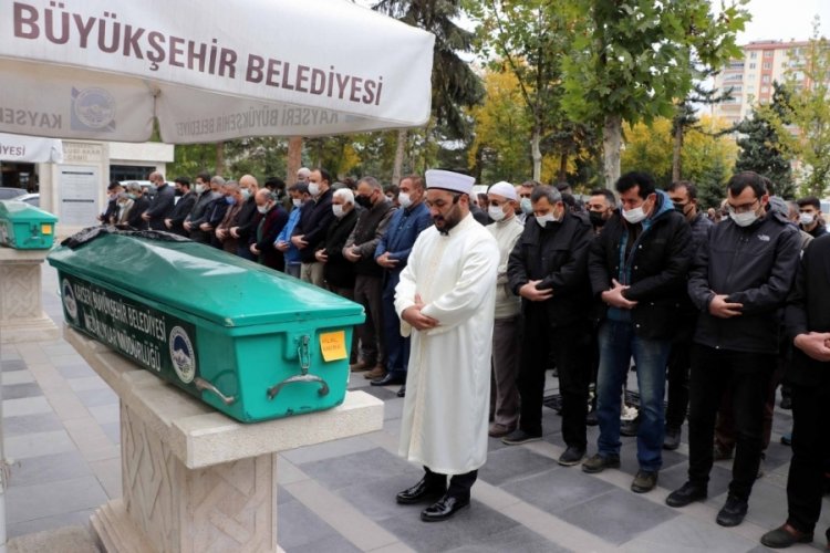 Paraş&uuml;t kazasında &ouml;len Hilal, toprağa verildi
