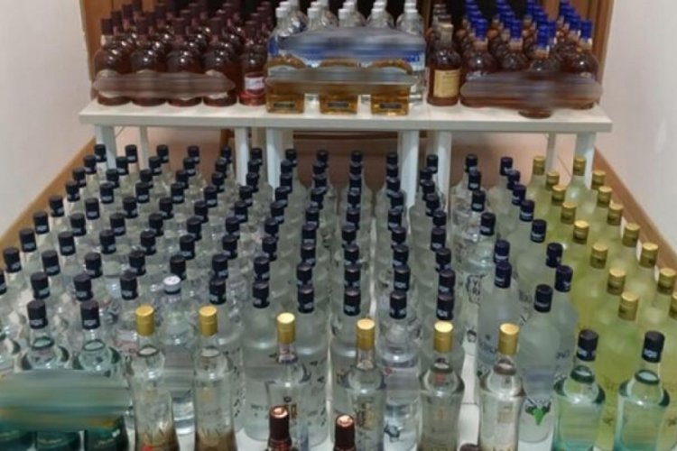 &Ccedil;anakkale'de 306 şişe ka&ccedil;ak i&ccedil;ki ele ge&ccedil;irildi