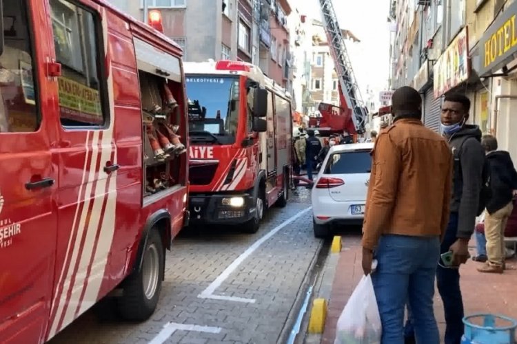 İstanbul Fatih'te 6 katlı binada yangın