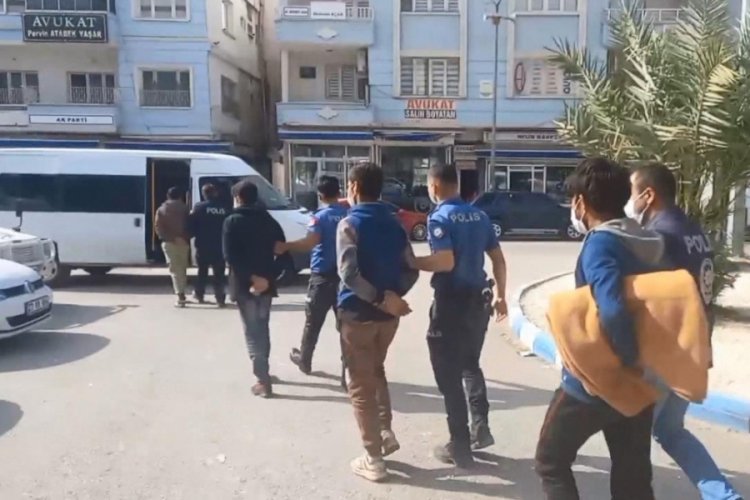 &Ccedil;&ouml;p d&ouml;k&uuml;m alanında ka&ccedil;ak g&ouml;&ccedil;menler yakalandı