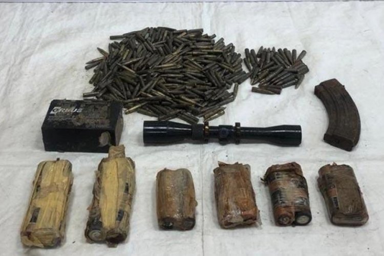 Tunceli'de ter&ouml;ristlere ait m&uuml;himmat ve yaşam malzemesi yakalandı
