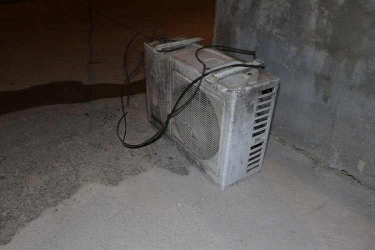 Adıyaman'da &ccedil;aldıkları klima motoru hırsızlara ağır geldi