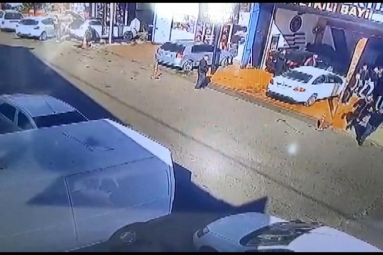 Otomobildeki hasarı s&ouml;yleyen firma &ccedil;alışanlarını bı&ccedil;akladı