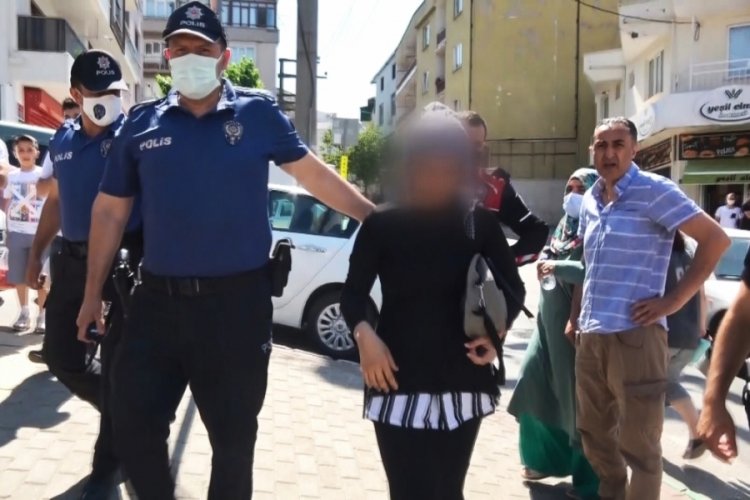 Bursa'da muhabirlerin elinden bı&ccedil;ağı aldığı sanık, 7 ayrı su&ccedil;tan yargılanacak