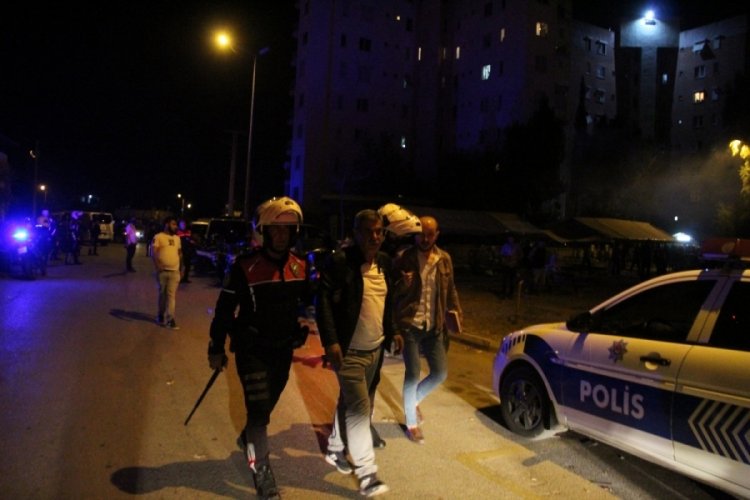 Antalya'da sokak d&uuml;ğ&uuml;n&uuml;nde ateş a&ccedil;an 2 kişi aranıyor