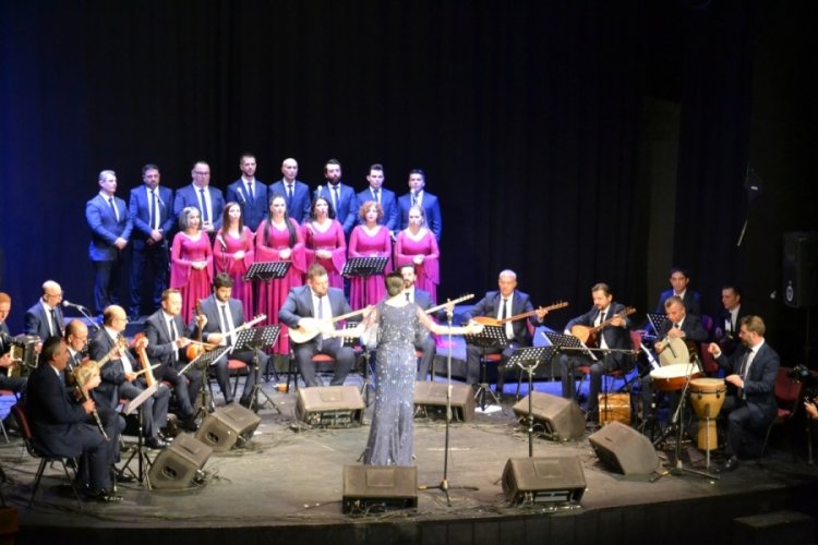 Bursa B&uuml;y&uuml;kşehir Belediyesi Orkestra Şube M&uuml;d&uuml;rl&uuml;ğ&uuml; a&ccedil;ılışı "T&uuml;rk&uuml;lerle Merhaba"  konseriyle yaptı