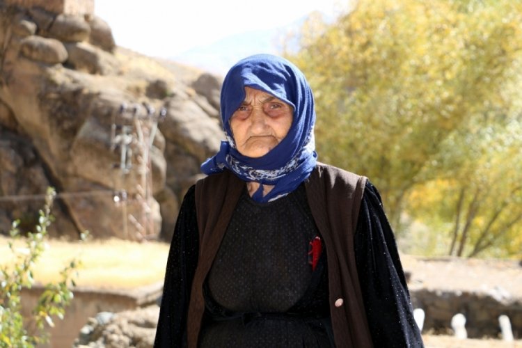 Hakkarili 117 yaşındaki kadın: Cumhuriyetin ilanında k&ouml;yde halay &ccedil;ektik
