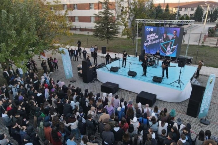 Bursa İnegöl'de üniversite öğrencileri için "Şehrine Hoş Geldin" konseri düzenlendi
