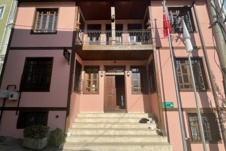 19. y&uuml;zyılda Bursa'da kurulan Gurabahane-i Laklakan, sokak hayvanlarına şifa oluyor