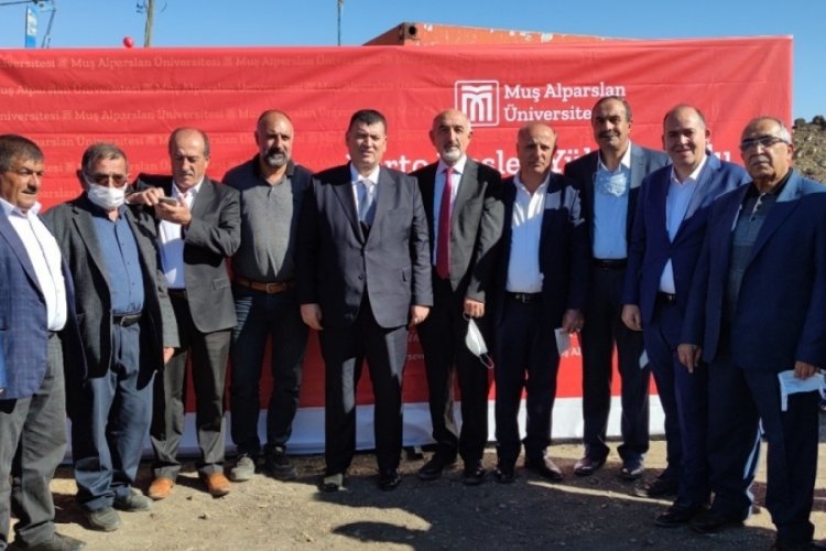 İş insanı kaldığı evin yerine şimdi y&uuml;ksekokul yaptırıyor