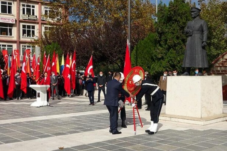&Ccedil;anakkale'de Atat&uuml;rk Anıtı'na &ccedil;elenk konuldu