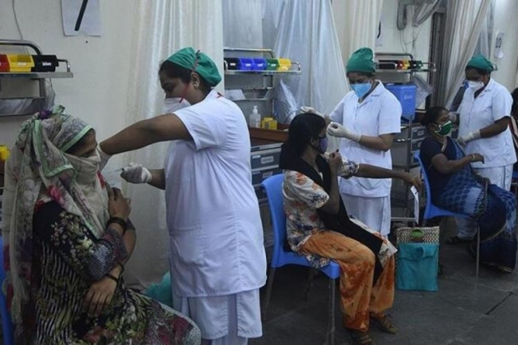 Hindistan'da aşıda korkutan tablo: 100 milyondan fazla kişi aşı yaptırmadı
