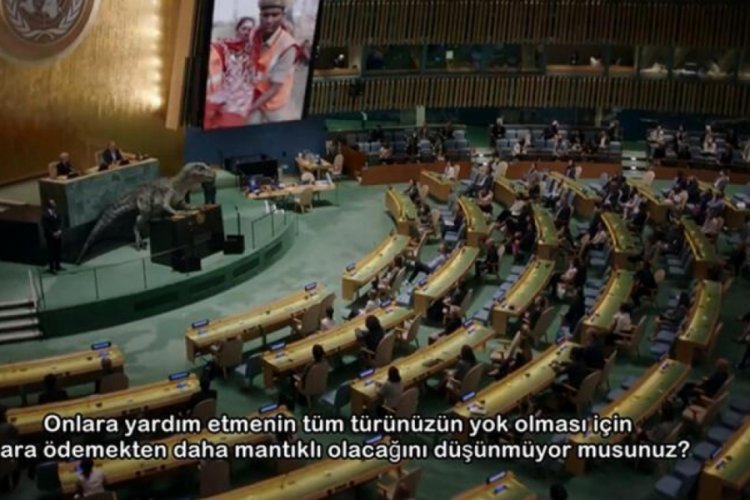 BM Genel Kurulu'nda 'dinozor' damga vurdu: Kürsüye oturdu, dünya liderleriyle konuştu!
