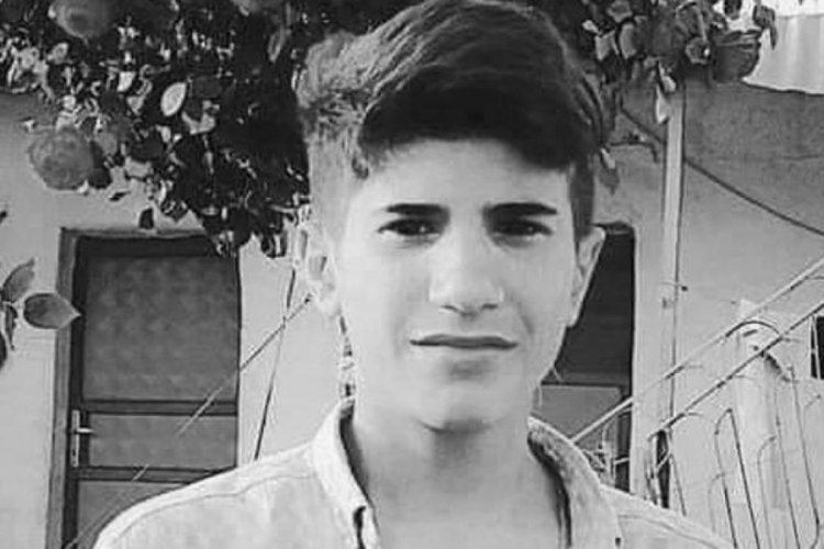 TIR'a &ccedil;arpan motosiklet s&uuml;r&uuml;c&uuml;s&uuml; gen&ccedil;, kurtarılamadı