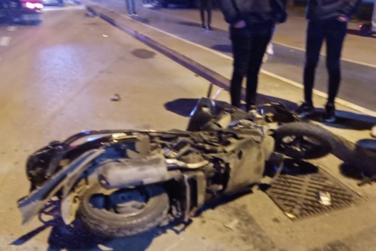 İstanbul'da otomobil ile motosikletin &ccedil;arpıştığı kazada 2 kişi &ouml;ld&uuml;