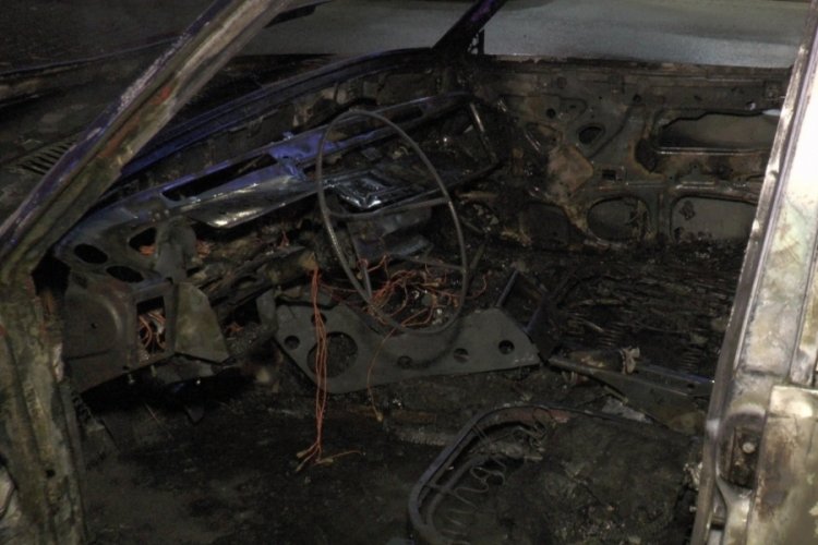 İstanbul'da seyir halindeki otomobil alev alarak yandı